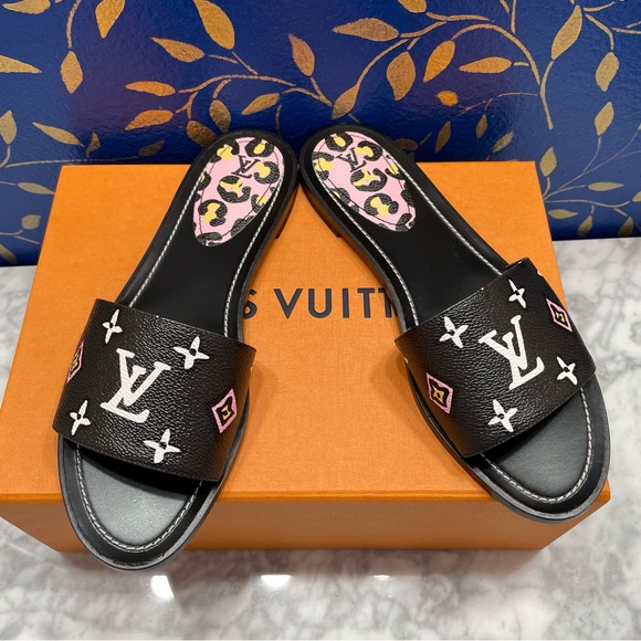Louis Vuitton Wild At Heart Lock It Flat Mule Slides/Sandals size 41 - Picture 2 of 5